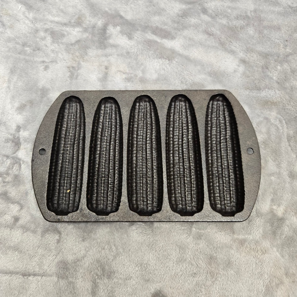 Lodge Cast Iron Cornstick Pan 527C2 USA 5 Slot Cornbread Mold Baking Tray
